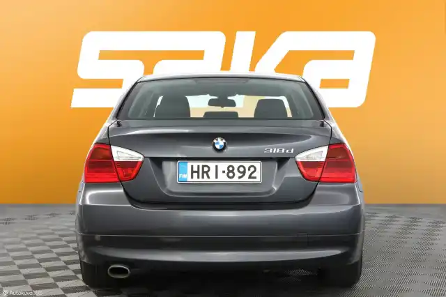 Harmaa Sedan, BMW 318 – HRI-892