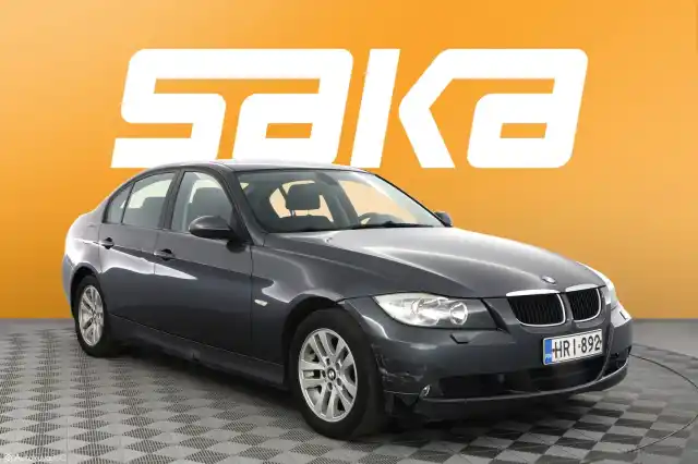 Harmaa Sedan, BMW 318 – HRI-892