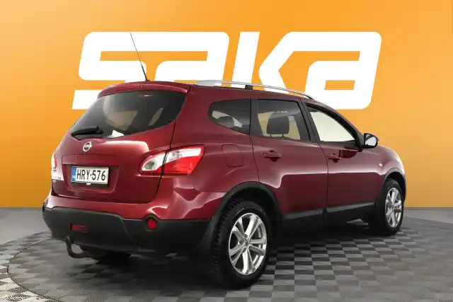 Punainen Maastoauto, Nissan Qashqai+2 – HRY-576