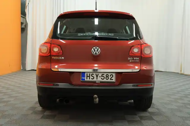 Punainen Maastoauto, Volkswagen Tiguan – HSY-582