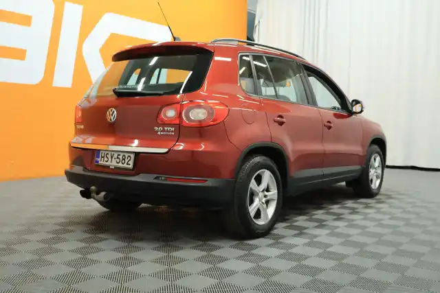 Punainen Maastoauto, Volkswagen Tiguan – HSY-582