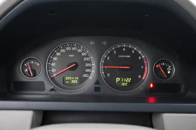 Sininen Farmari, Volvo XC90 – HUF-684