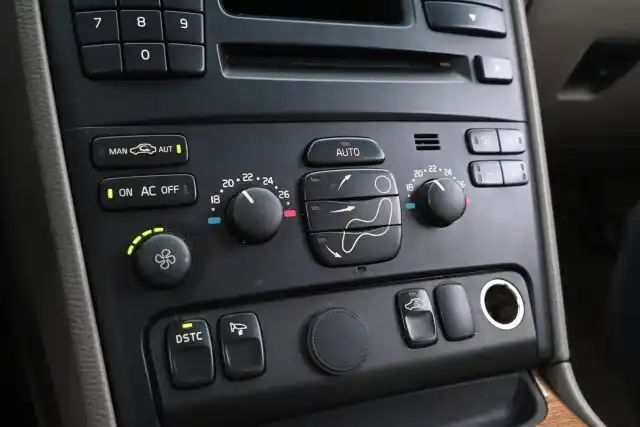 Sininen Farmari, Volvo XC90 – HUF-684