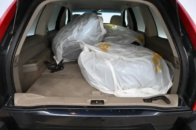 Sininen Farmari, Volvo XC90 – HUF-684