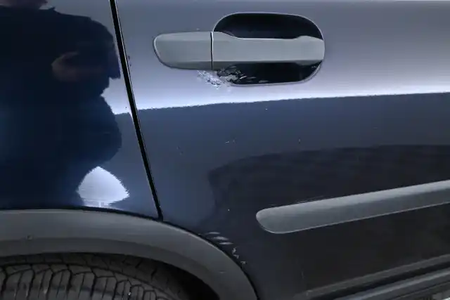 Sininen Farmari, Volvo XC90 – HUF-684