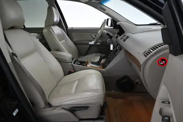 Sininen Farmari, Volvo XC90 – HUF-684