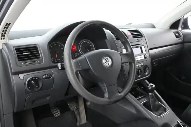 Harmaa Sedan, Volkswagen Jetta – HXG-316