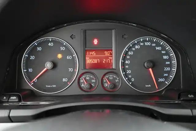 Harmaa Sedan, Volkswagen Jetta – HXG-316