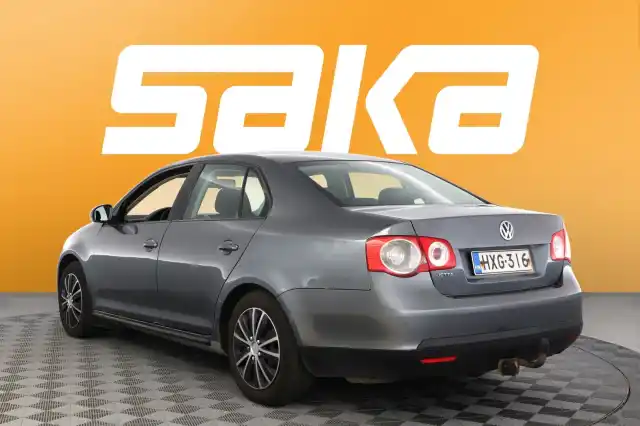 Harmaa Sedan, Volkswagen Jetta – HXG-316