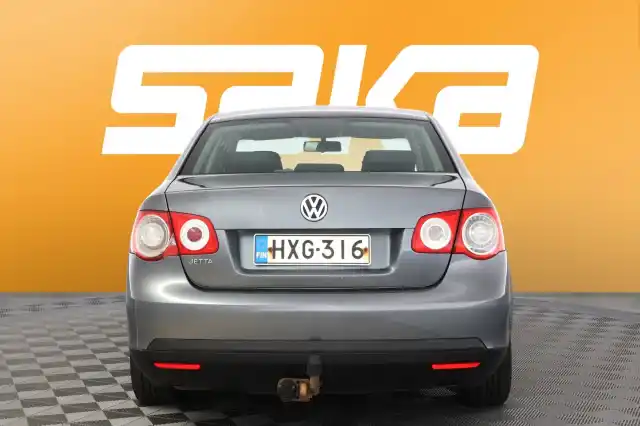 Harmaa Sedan, Volkswagen Jetta – HXG-316