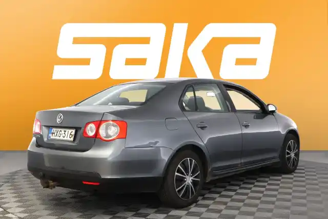 Harmaa Sedan, Volkswagen Jetta – HXG-316