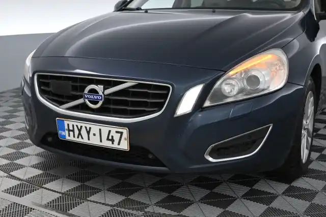 Sininen Farmari, Volvo V60 – HXY-147