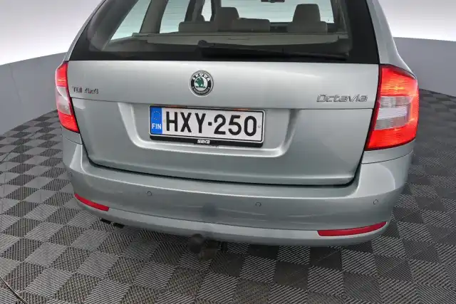 Vihreä Farmari, Skoda Octavia – HXY-250