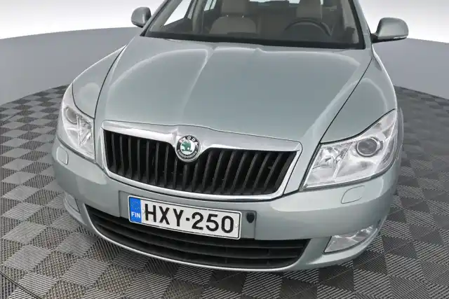 Vihreä Farmari, Skoda Octavia – HXY-250