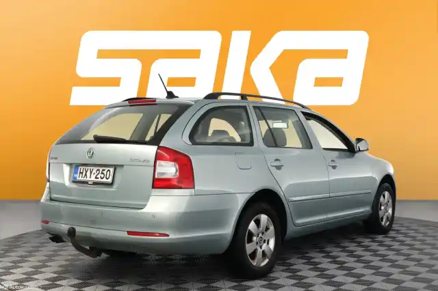 Vihreä Farmari, Skoda Octavia – HXY-250