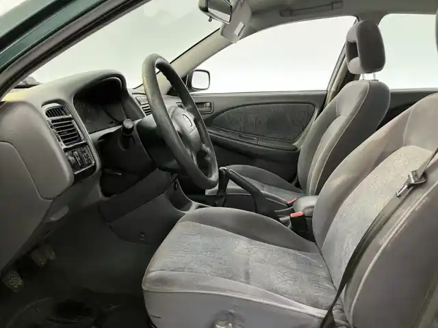 Vihreä Viistoperä, Toyota Avensis – HYM-163