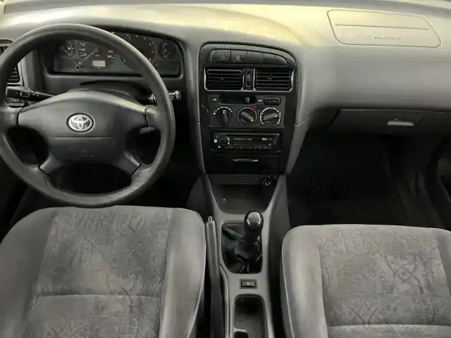 Vihreä Viistoperä, Toyota Avensis – HYM-163