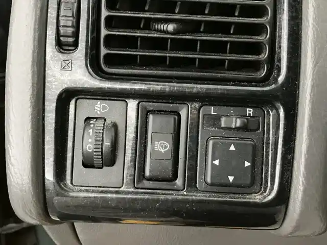 Vihreä Viistoperä, Toyota Avensis – HYM-163