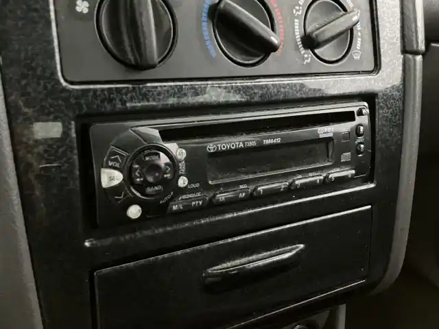Vihreä Viistoperä, Toyota Avensis – HYM-163