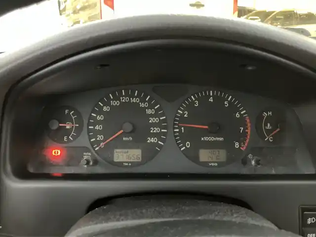 Vihreä Viistoperä, Toyota Avensis – HYM-163