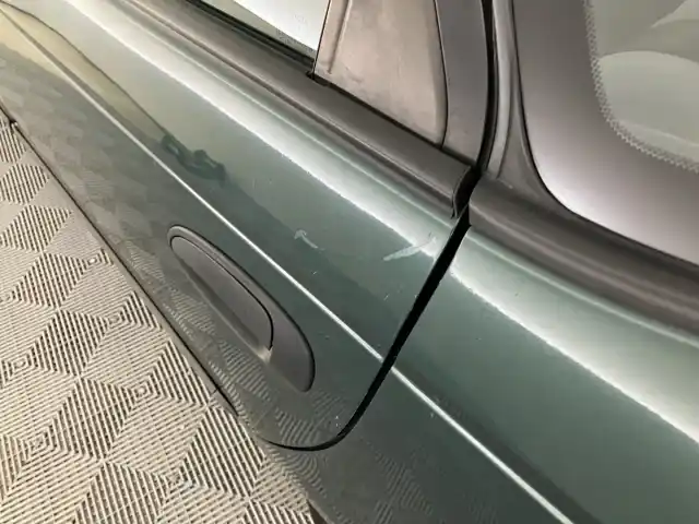 Vihreä Viistoperä, Toyota Avensis – HYM-163