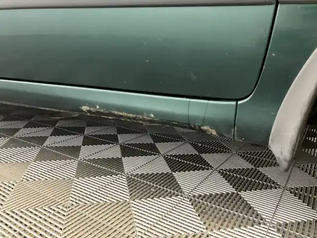 Vihreä Viistoperä, Toyota Avensis – HYM-163