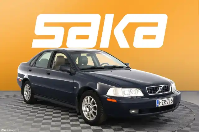 Sininen Sedan, Volvo S40 – HZR-713