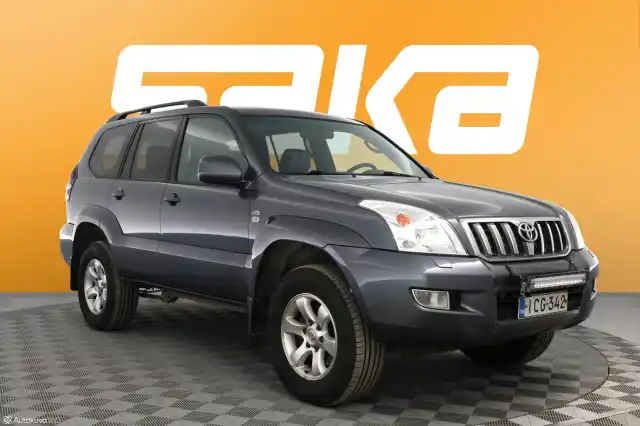 Harmaa Maastoauto, Toyota Land Cruiser – ICG-342