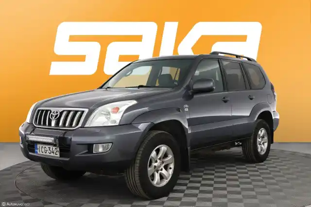 Harmaa Maastoauto, Toyota Land Cruiser – ICG-342