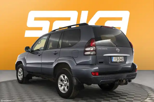 Harmaa Maastoauto, Toyota Land Cruiser – ICG-342