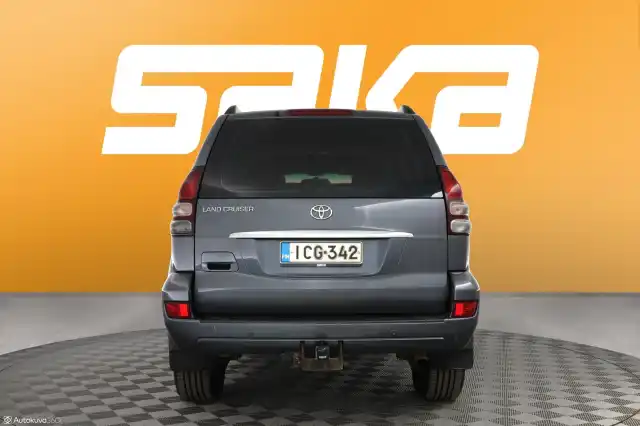 Harmaa Maastoauto, Toyota Land Cruiser – ICG-342
