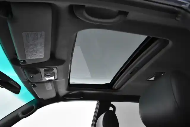 Harmaa Maastoauto, Toyota Land Cruiser – ICG-342