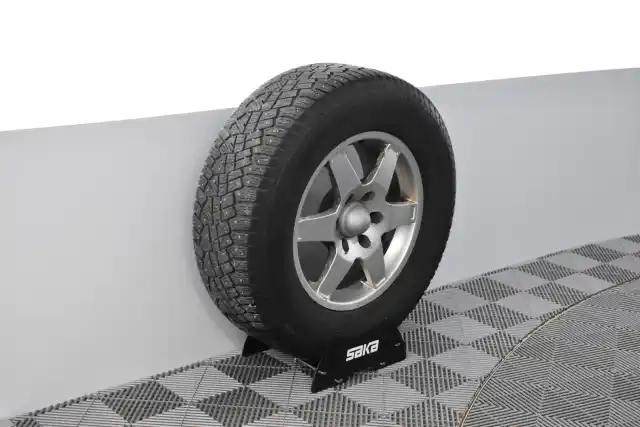 Harmaa Maastoauto, Toyota Land Cruiser – ICG-342