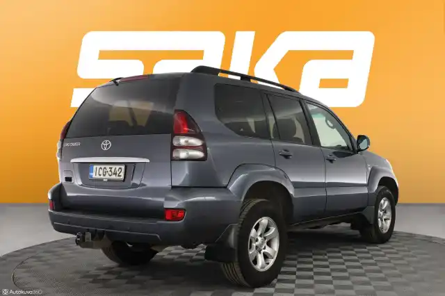 Harmaa Maastoauto, Toyota Land Cruiser – ICG-342