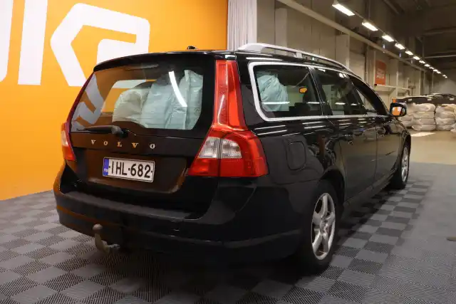 Musta Farmari, Volvo V70 – IHL-682