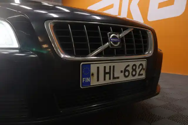 Musta Farmari, Volvo V70 – IHL-682