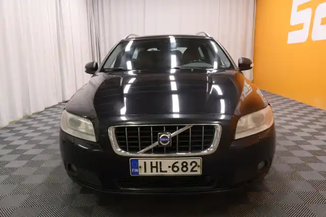 Musta Farmari, Volvo V70 – IHL-682