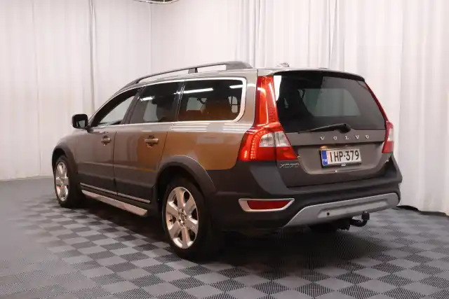 Harmaa Farmari, Volvo XC70 – IHP-379