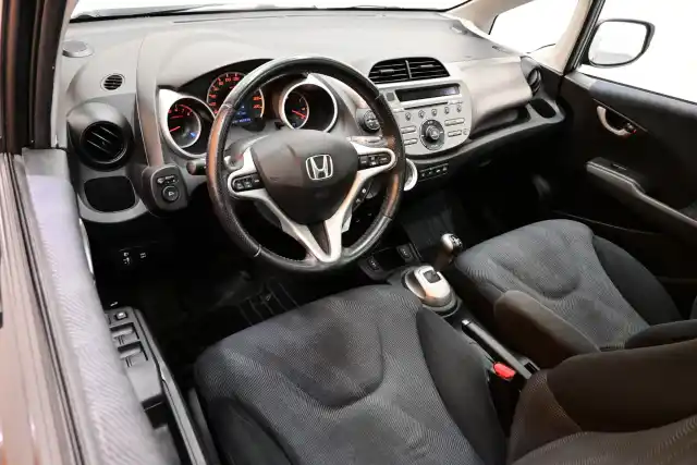 Musta Viistoperä, Honda Jazz – IHR-333