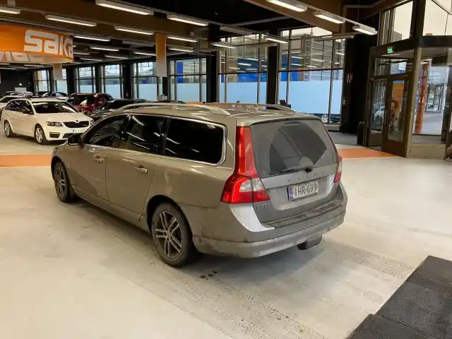 Ruskea (beige) Farmari, Volvo V70 – IHR-699