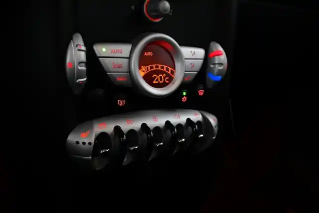 Musta Viistoperä, MINI Cooper – IHS-218