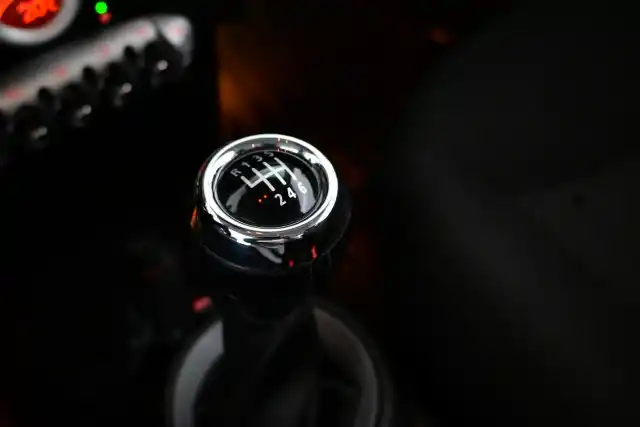 Musta Viistoperä, MINI Cooper – IHS-218