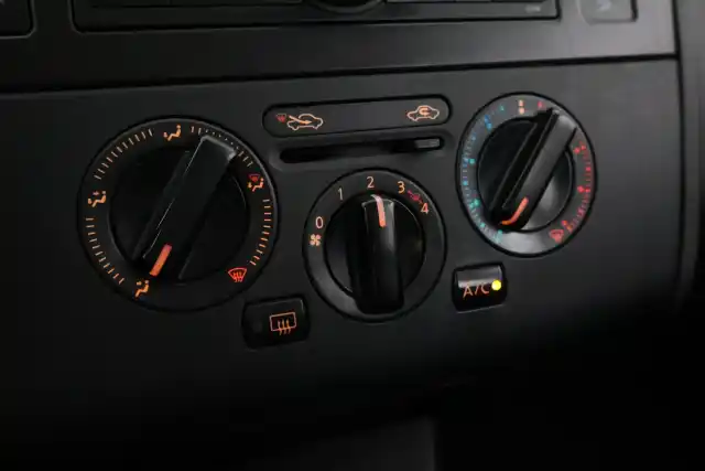 Sininen Viistoperä, Nissan Tiida – IHT-364