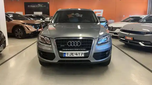 Harmaa Maastoauto, Audi Q5 – IJE-417
