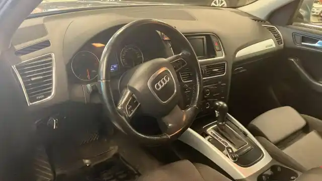 Harmaa Maastoauto, Audi Q5 – IJE-417