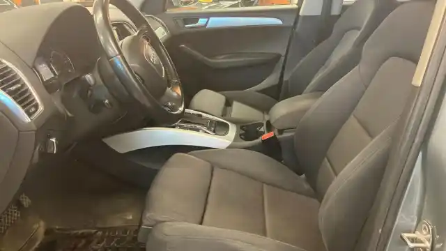 Harmaa Maastoauto, Audi Q5 – IJE-417