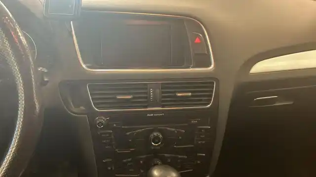 Harmaa Maastoauto, Audi Q5 – IJE-417
