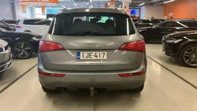 Harmaa Maastoauto, Audi Q5 – IJE-417