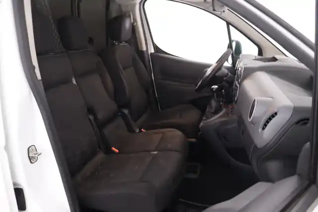 Valkoinen Pakettiauto, Citroen Berlingo Van – IJE-754