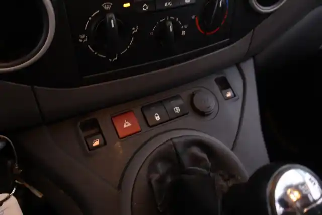 Valkoinen Pakettiauto, Citroen Berlingo Van – IJE-754